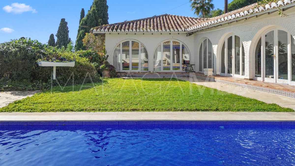 Villa for sale in Benalmadena