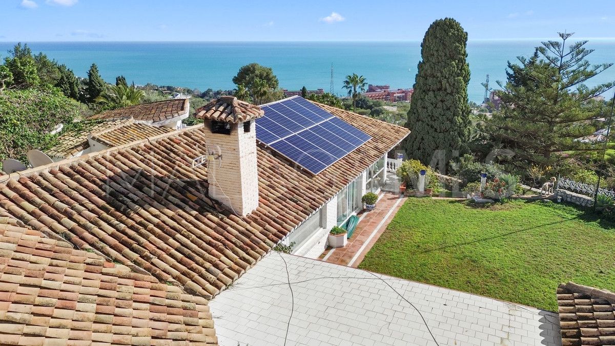 Villa for sale in Benalmadena