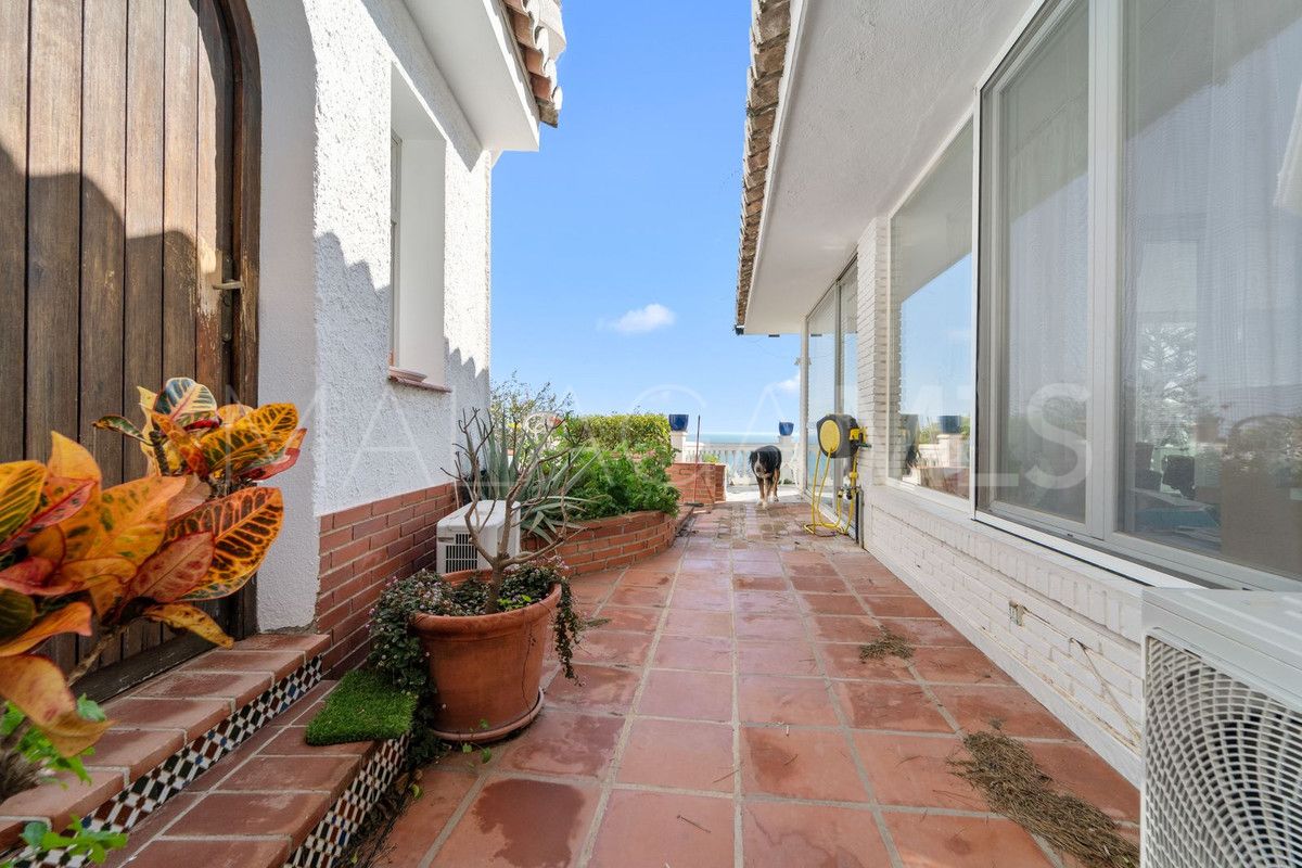 Villa for sale in Benalmadena