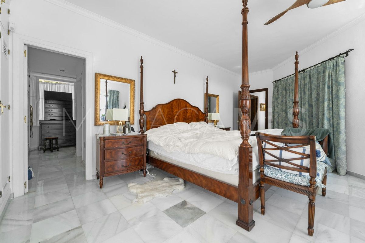 Villa for sale in Benalmadena