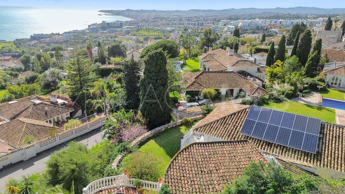 Villa for sale in Benalmadena