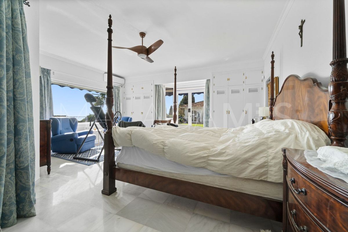 Villa for sale in Benalmadena