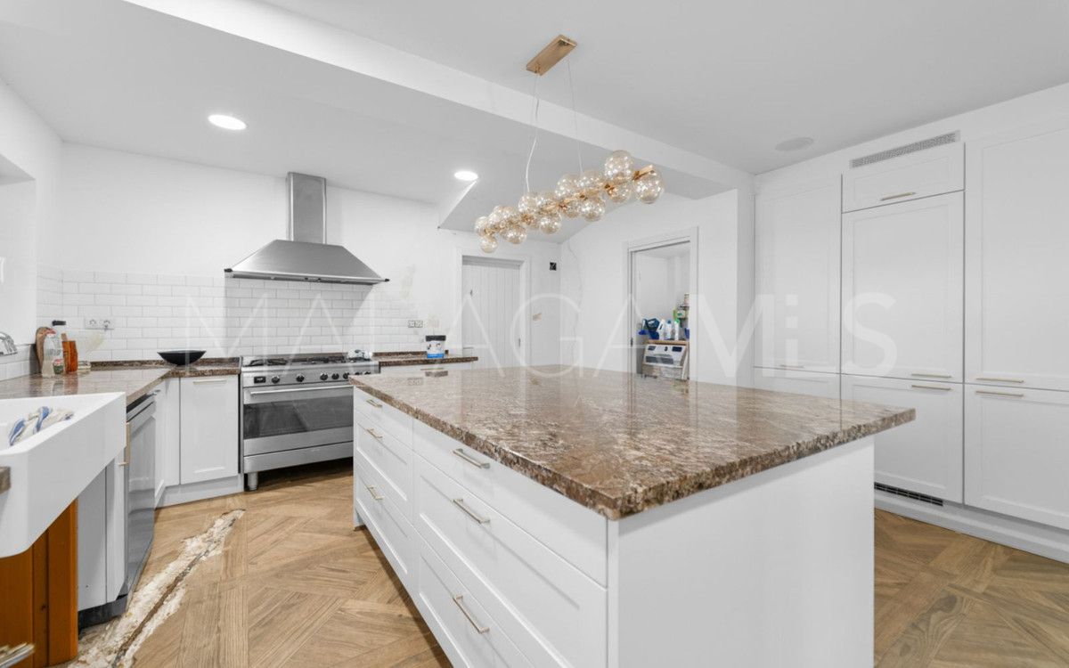 Villa for sale in Benalmadena