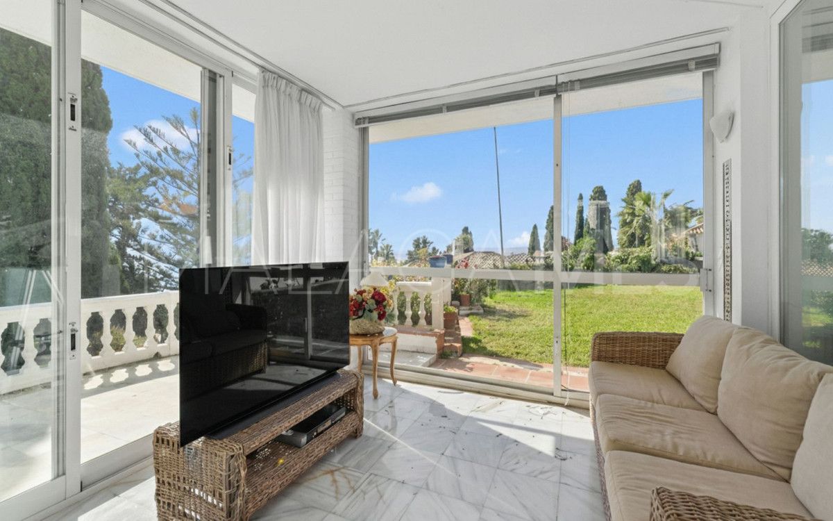 Villa for sale in Benalmadena