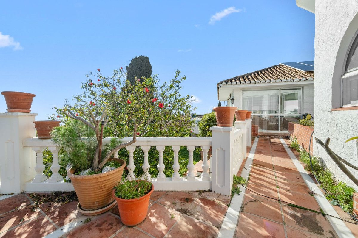 Villa for sale in Benalmadena