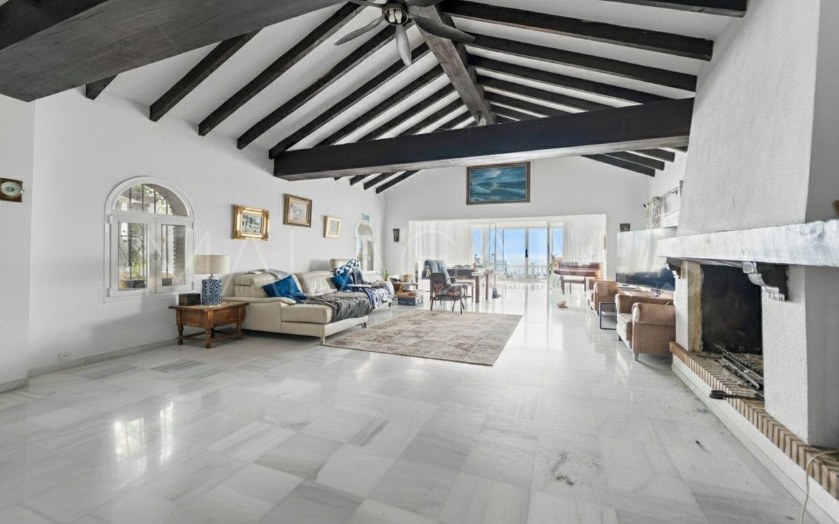 Villa for sale in Benalmadena