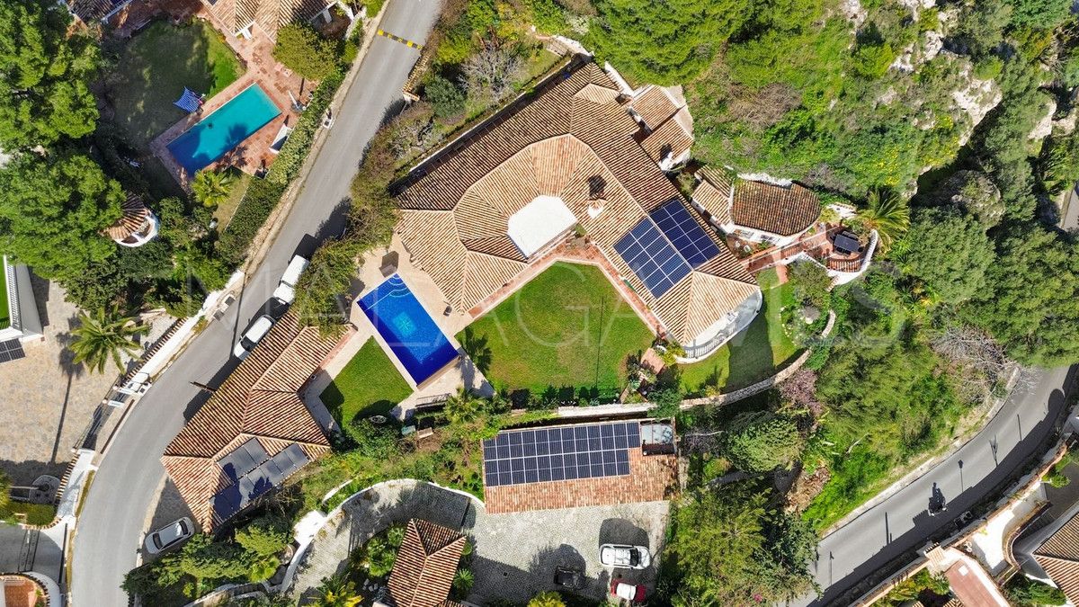 Villa for sale in Benalmadena