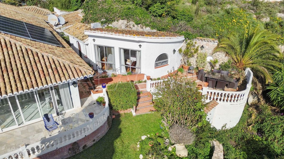 Villa for sale in Benalmadena