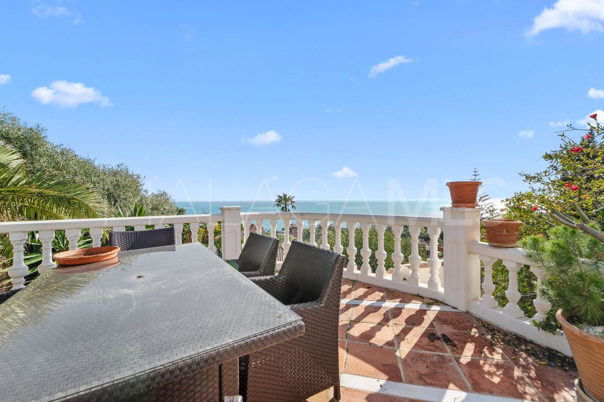 Villa for sale in Benalmadena