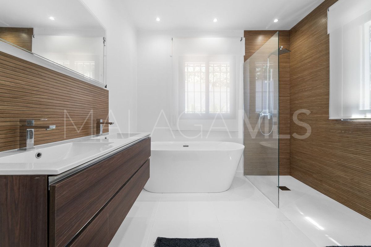 Villa for sale in Mijas