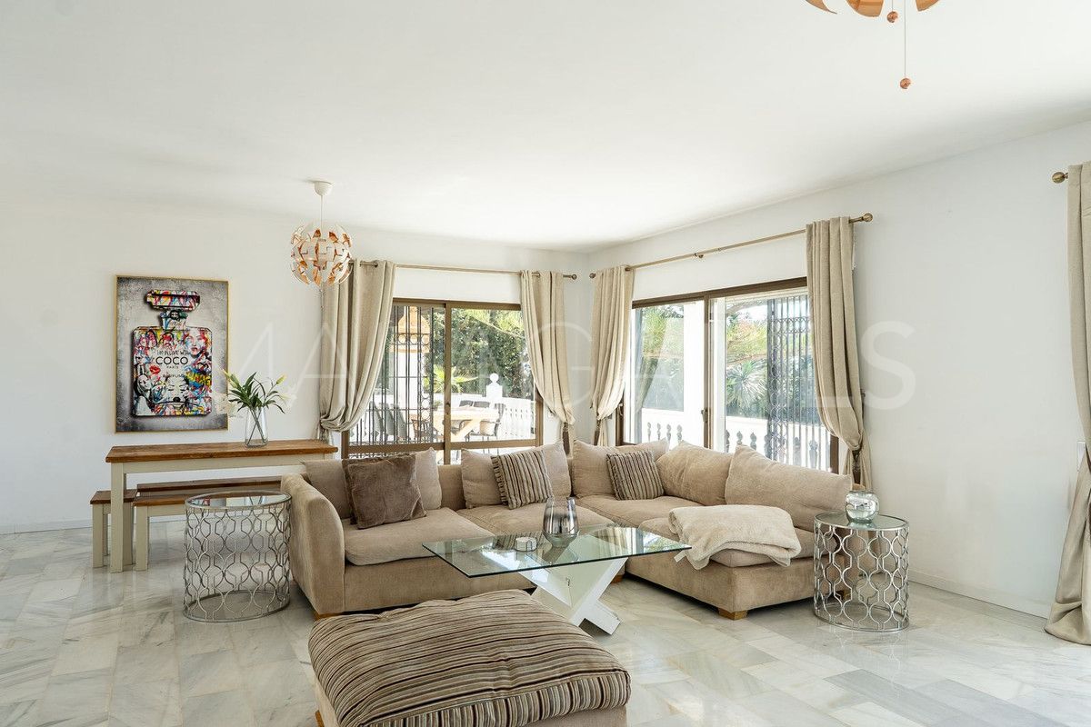 Villa for sale in Mijas