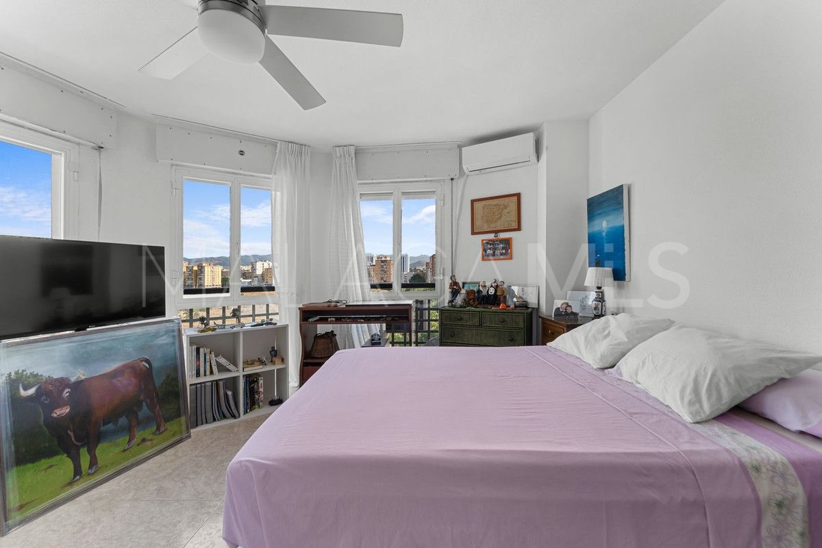 Apartamento a la venta in Malaga with 5 bedrooms