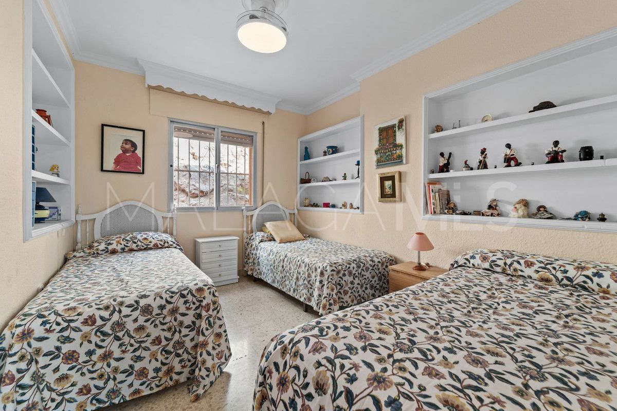 Villa for sale in Benalmadena