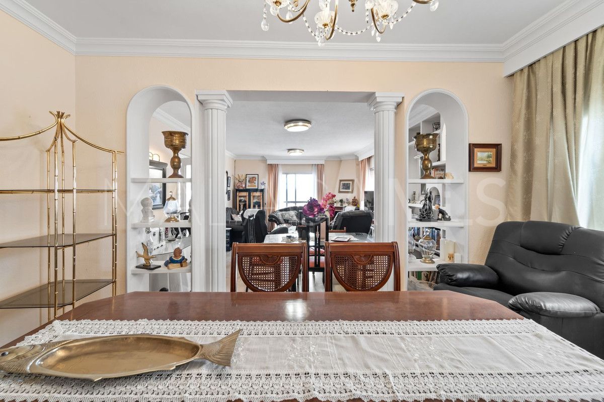 Villa for sale in Benalmadena