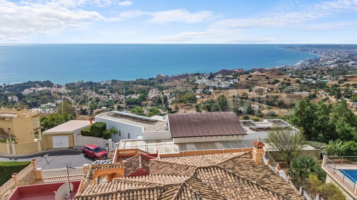 Villa for sale in Benalmadena