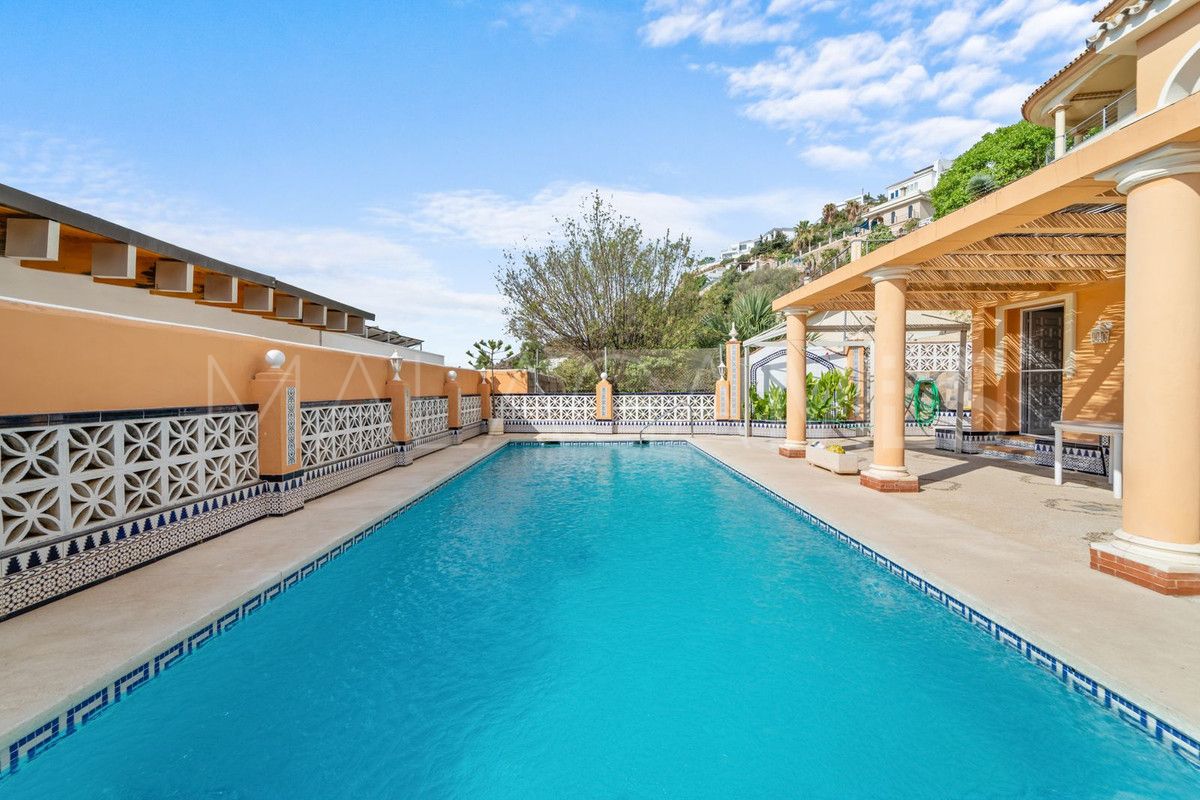 Villa for sale in Benalmadena