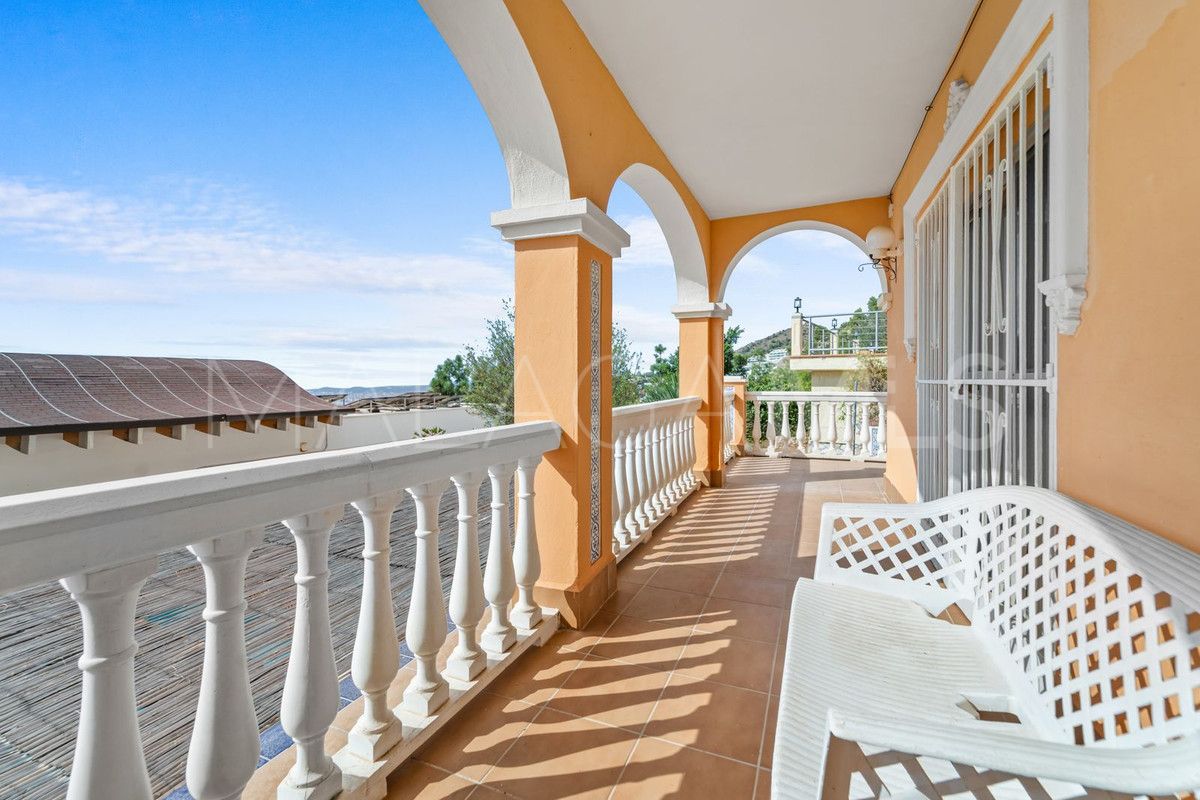 Villa for sale in Benalmadena