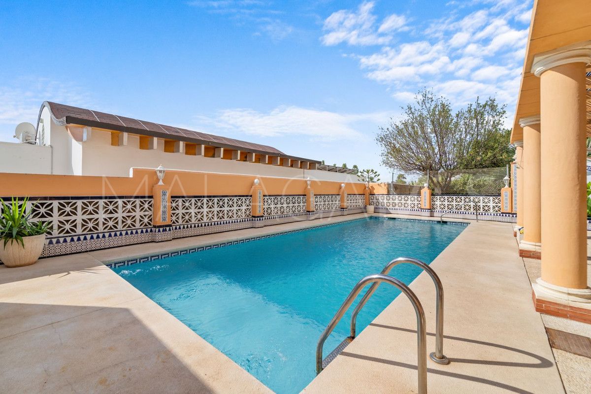 Villa for sale in Benalmadena