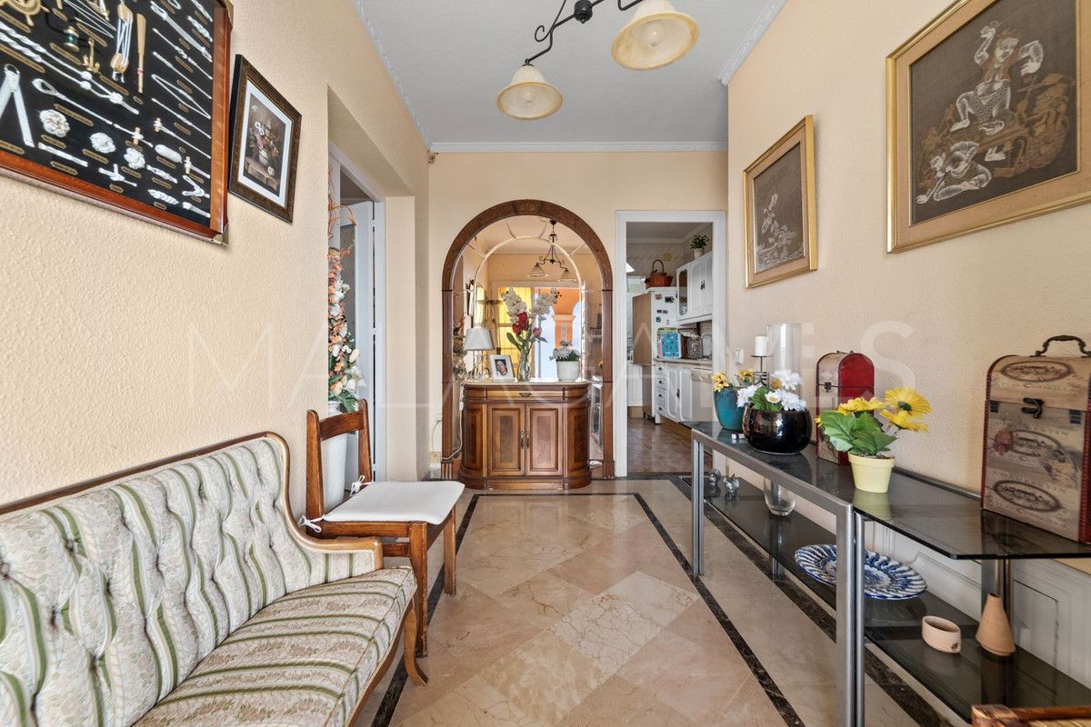 Villa for sale in Benalmadena