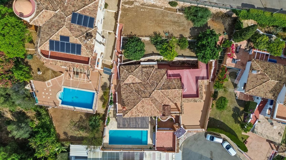 Villa for sale in Benalmadena