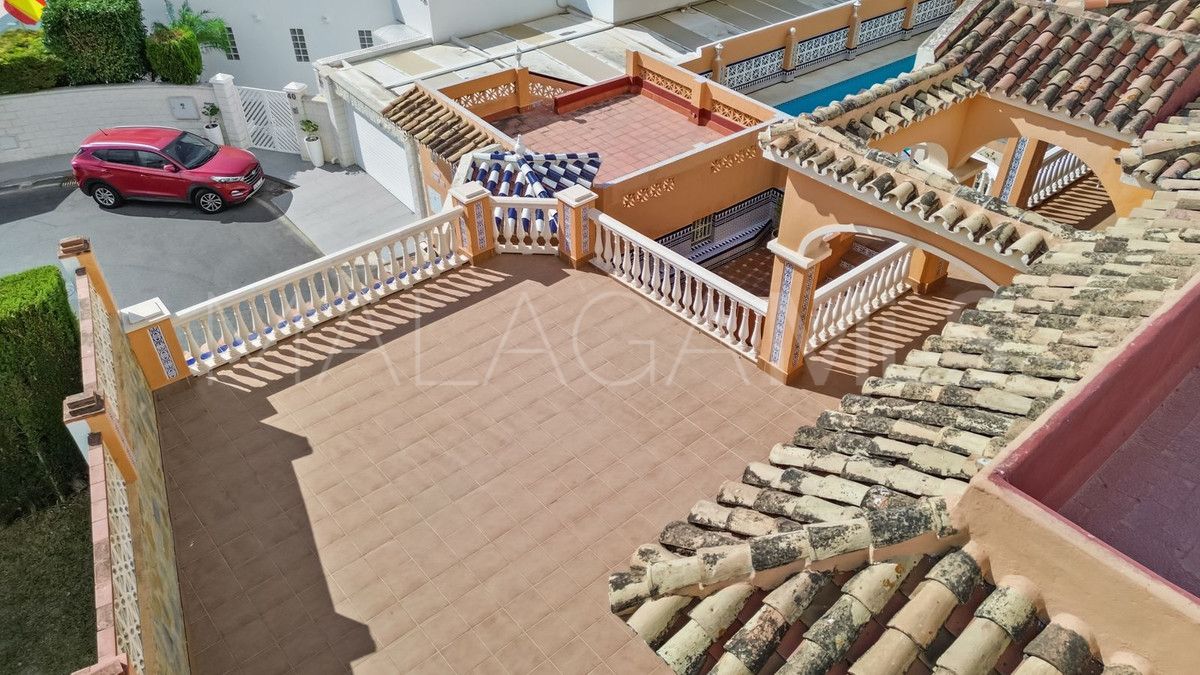 Villa for sale in Benalmadena