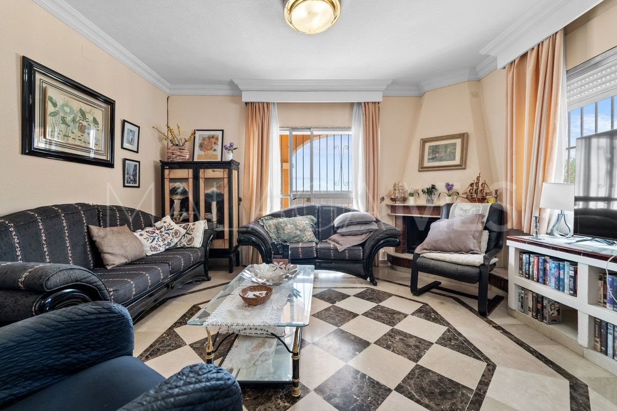 Villa for sale in Benalmadena