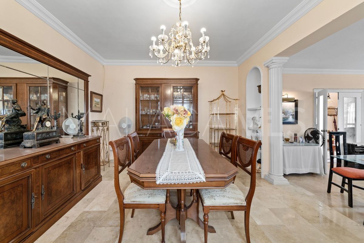 Villa for sale in Benalmadena