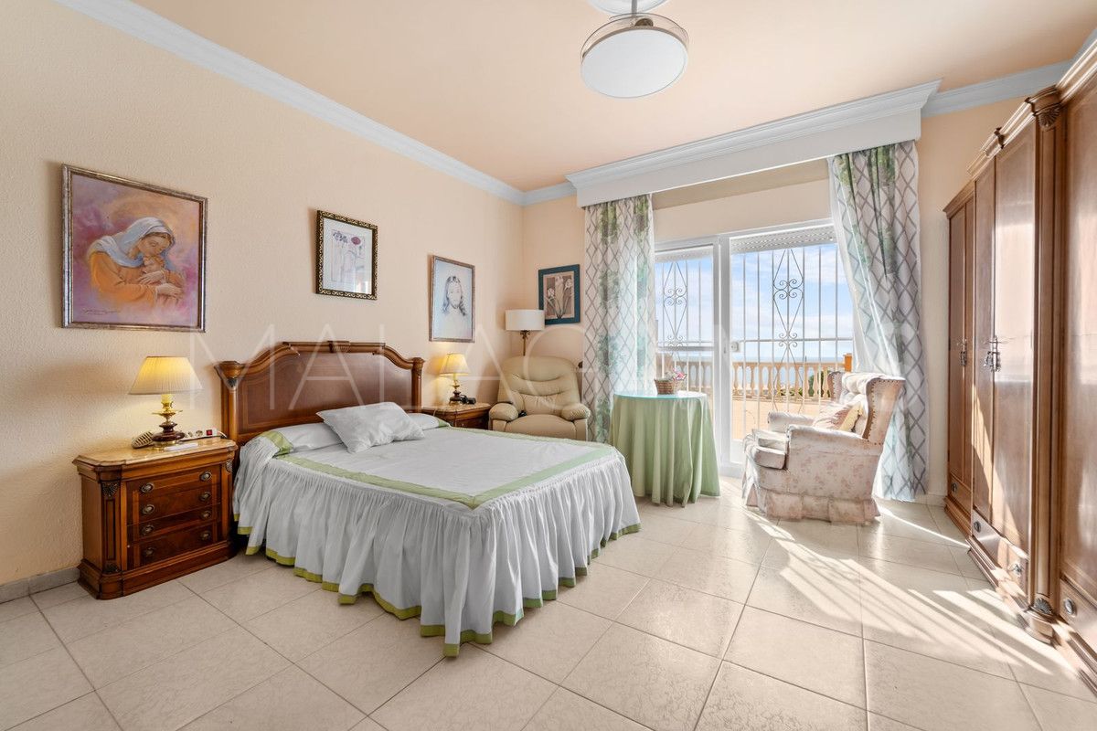 Villa for sale in Benalmadena