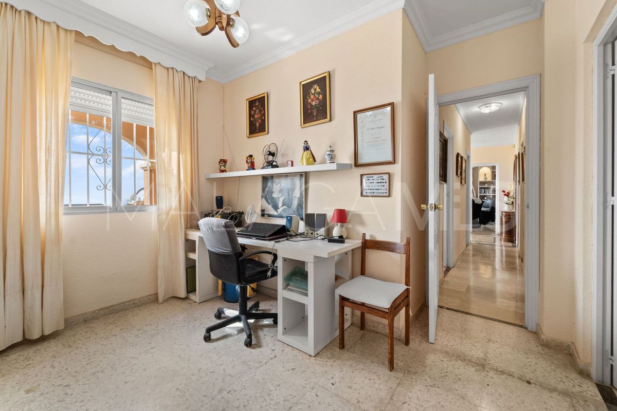 Villa for sale in Benalmadena