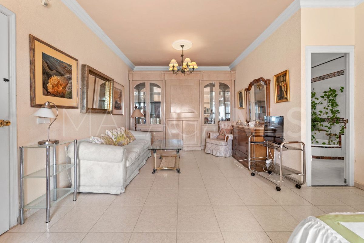 Villa for sale in Benalmadena