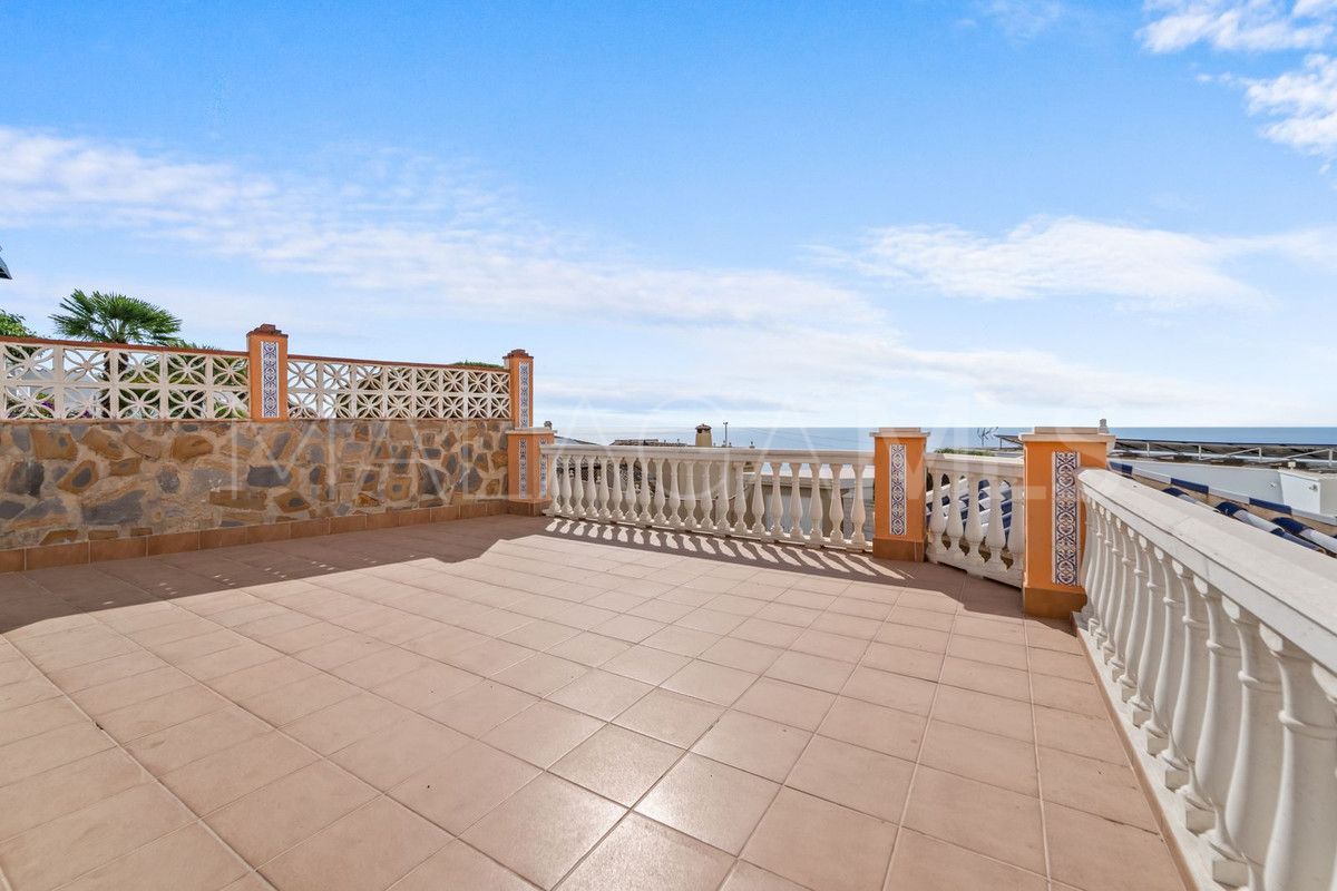 Villa for sale in Benalmadena