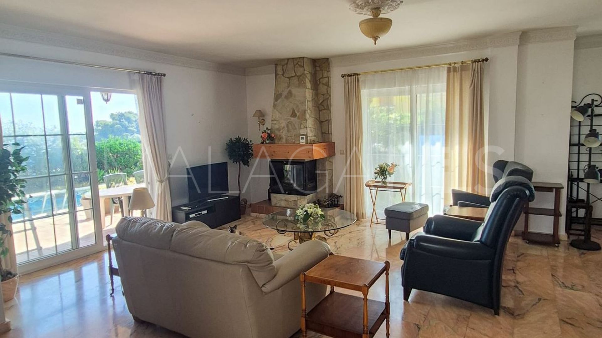 Villa for sale in Fuengirola