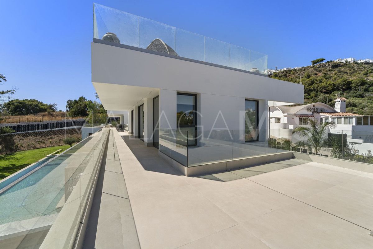 Villa for sale in Benalmadena