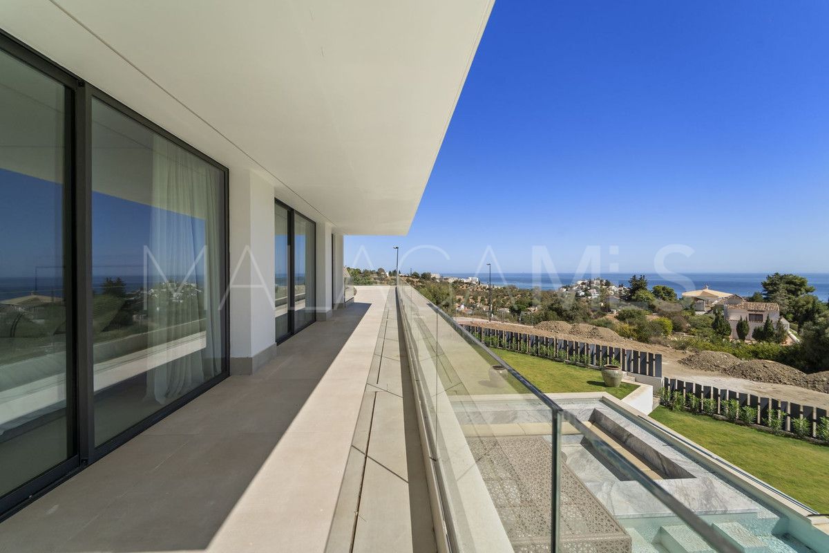 Villa for sale in Benalmadena