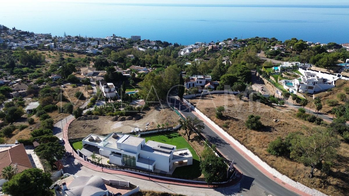 Villa for sale in Benalmadena
