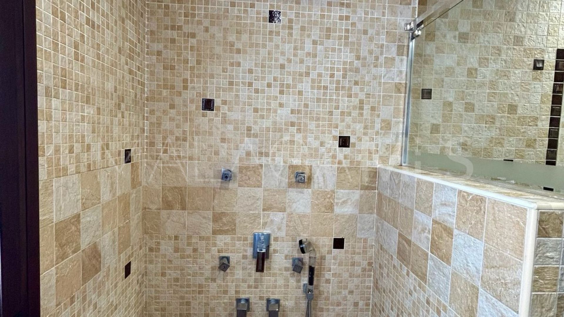 Buy Istan penthouse