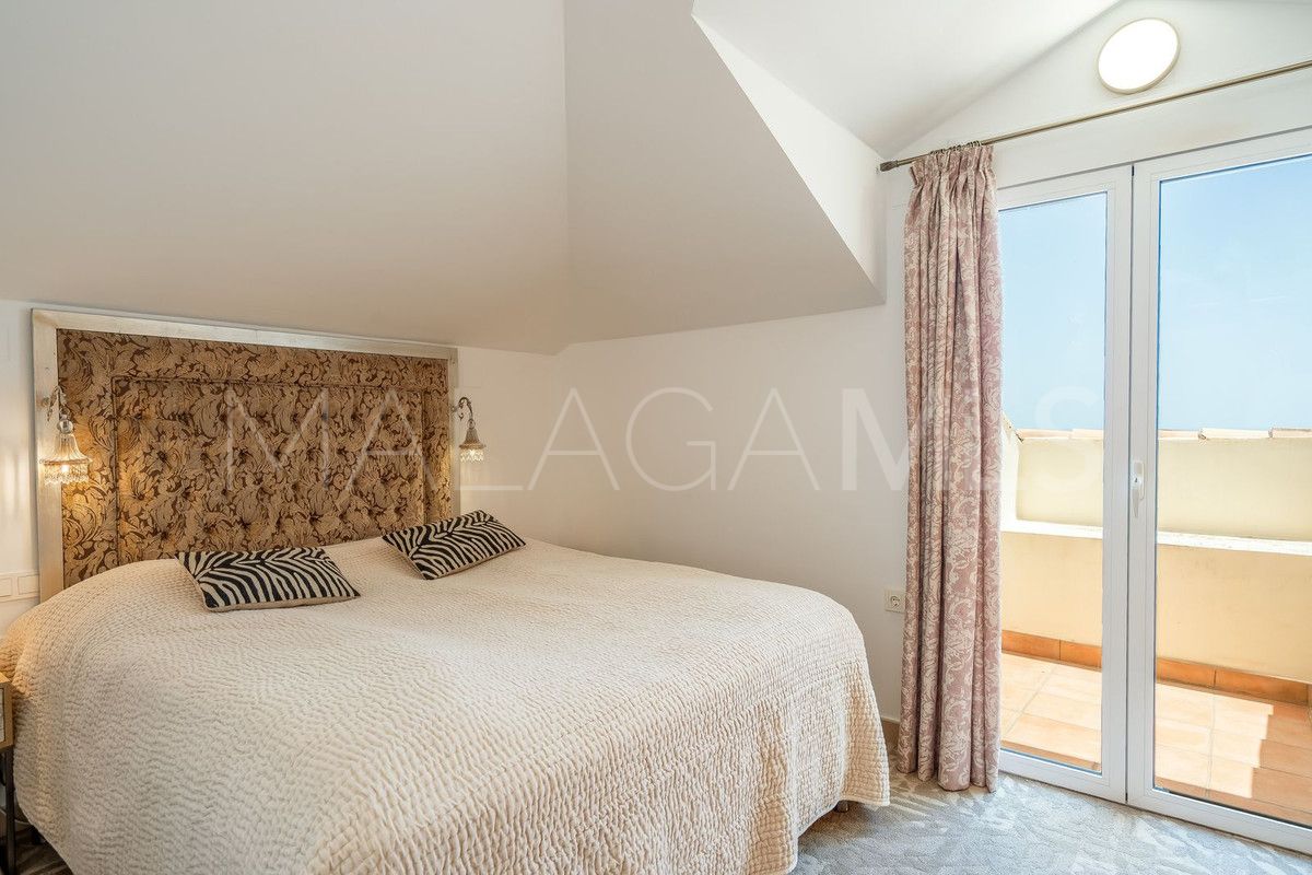 Buy Ático with 3 bedrooms in Benalmadena