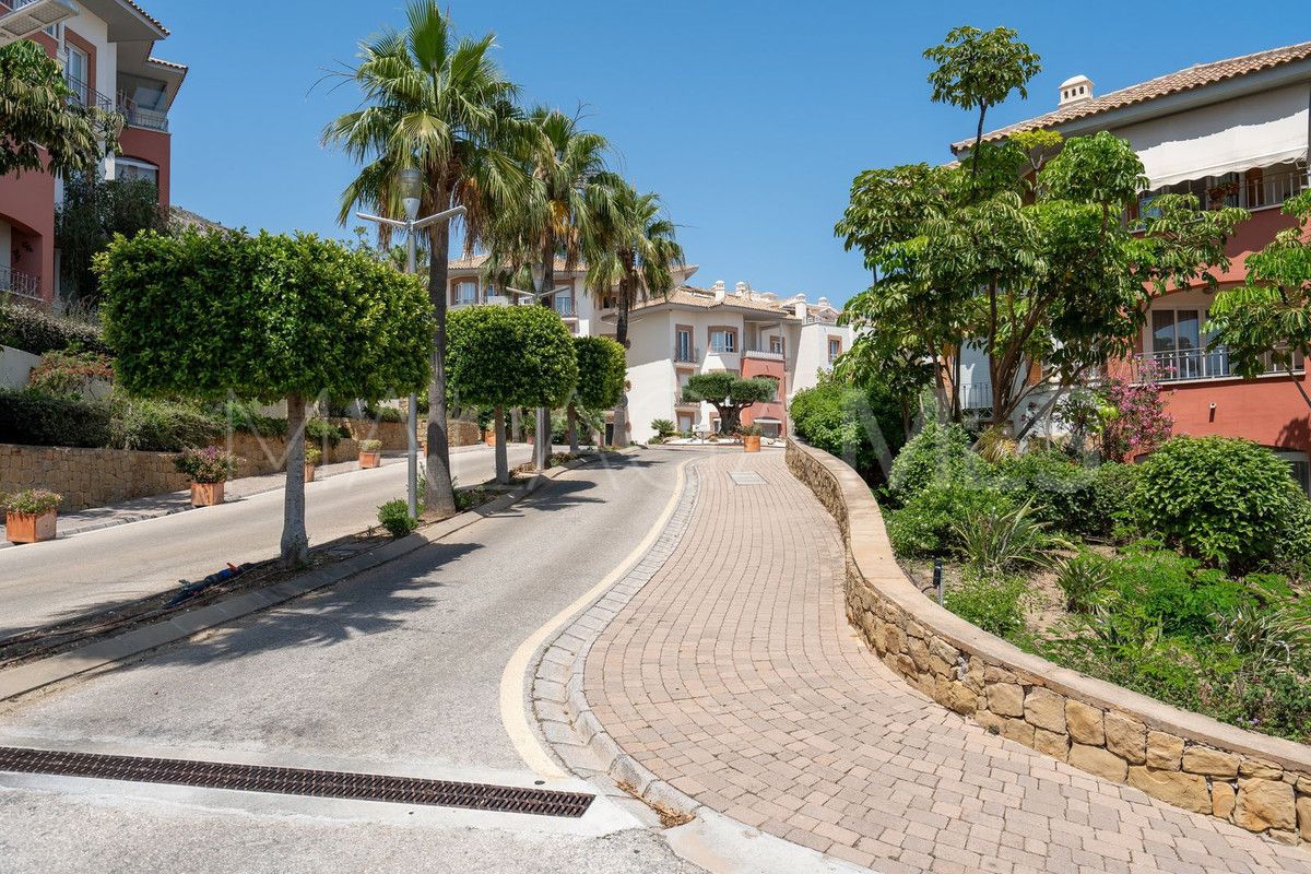 Buy Ático with 3 bedrooms in Benalmadena