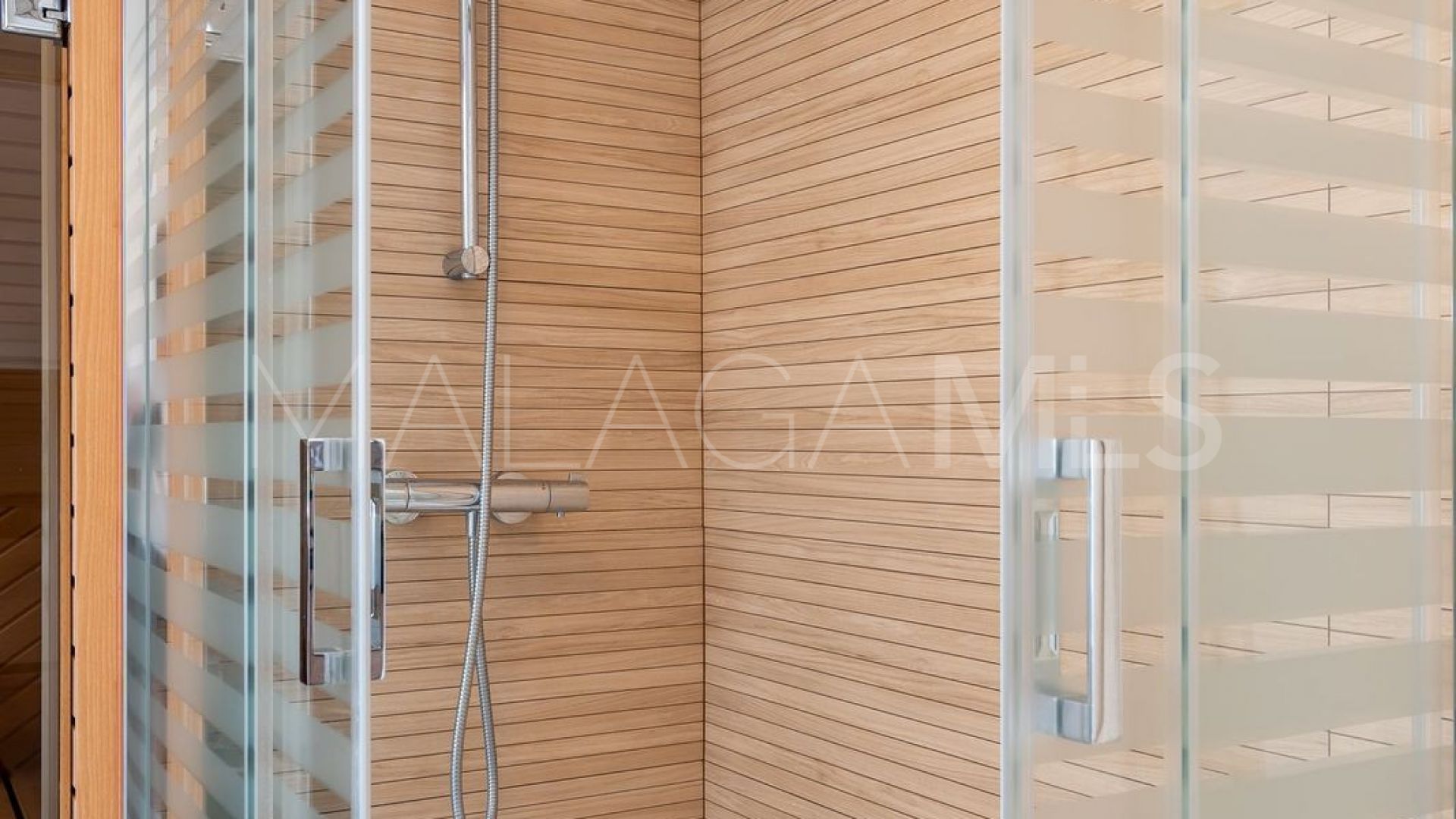 Buy Ático with 3 bedrooms in Benalmadena
