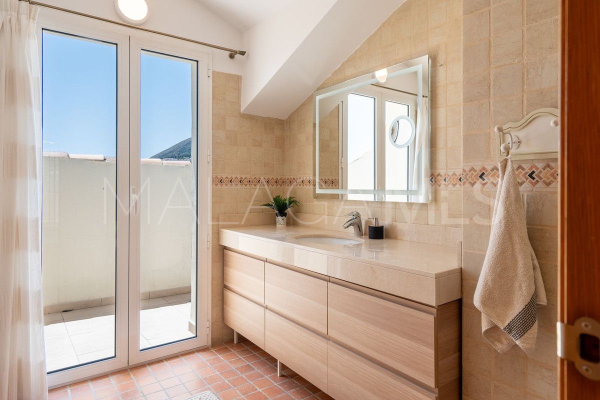 Buy Ático with 3 bedrooms in Benalmadena