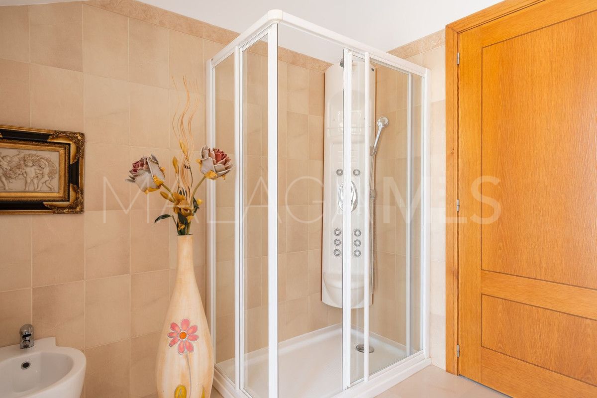 Buy Ático with 3 bedrooms in Benalmadena
