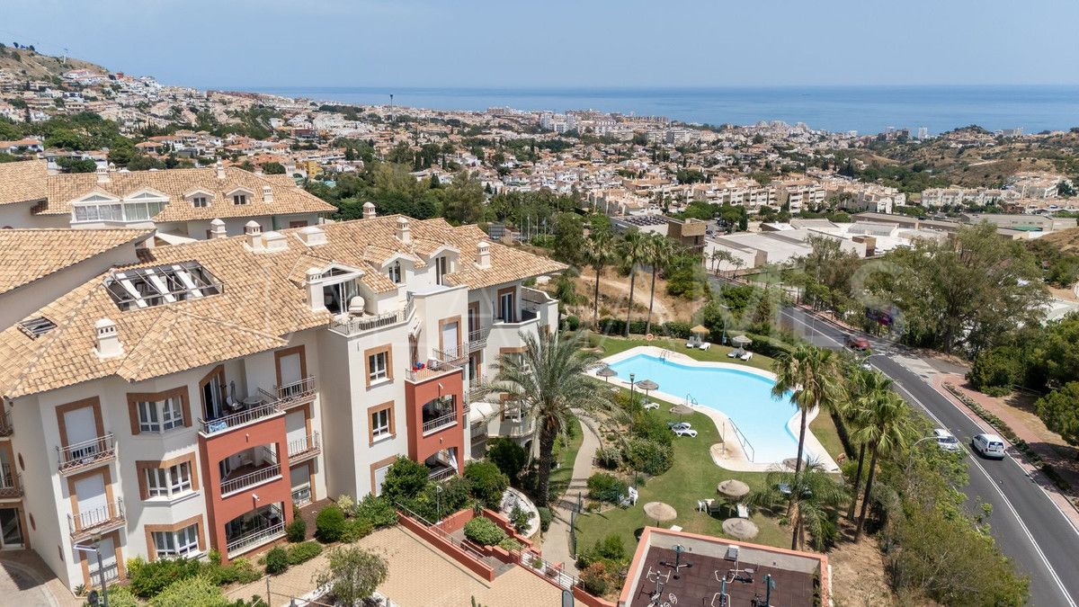 Buy Ático with 3 bedrooms in Benalmadena