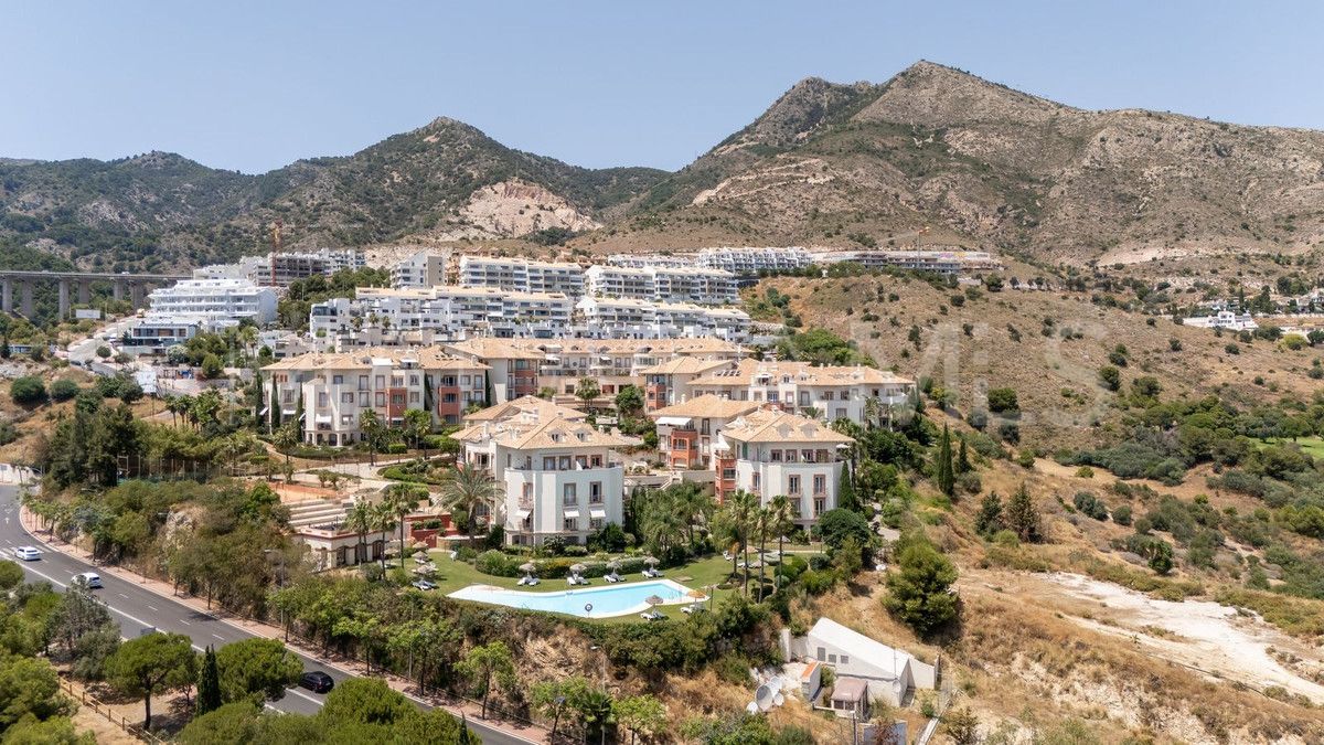 Buy Ático with 3 bedrooms in Benalmadena