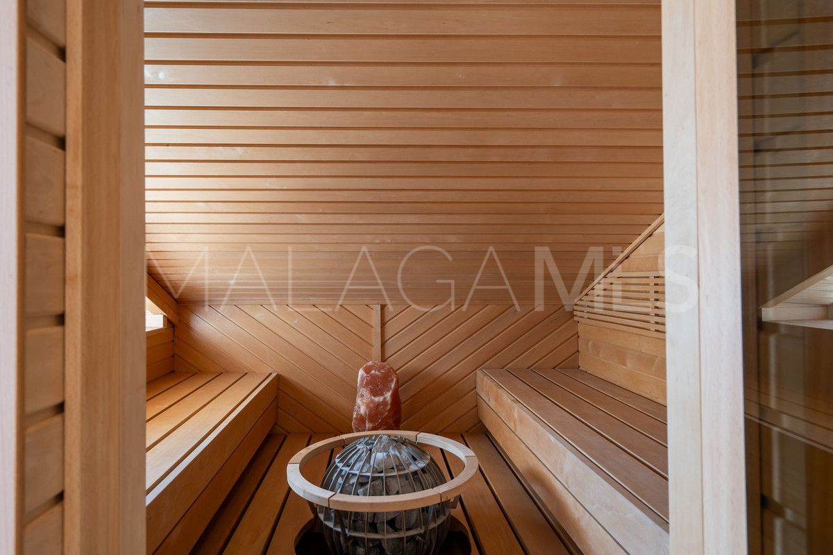 Buy Ático with 3 bedrooms in Benalmadena