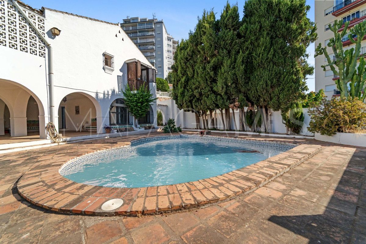 Se vende villa de 5 bedrooms in Fuengirola