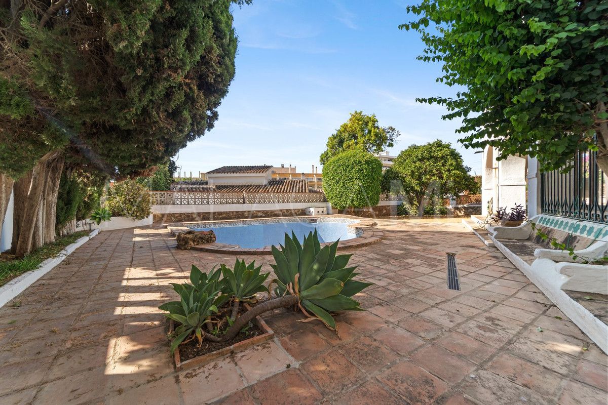 Se vende villa de 5 bedrooms in Fuengirola
