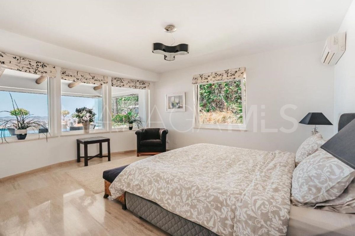 Villa for sale in Benalmadena