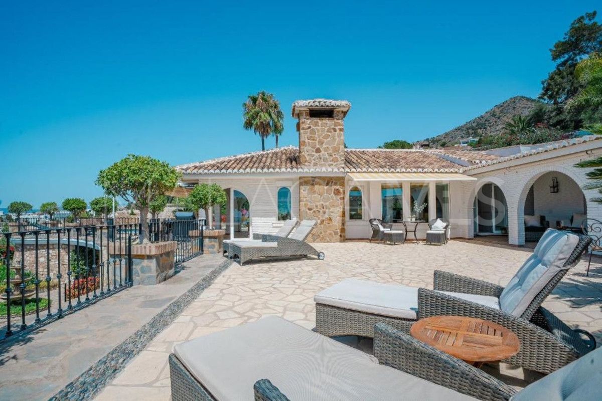 Villa for sale in Benalmadena