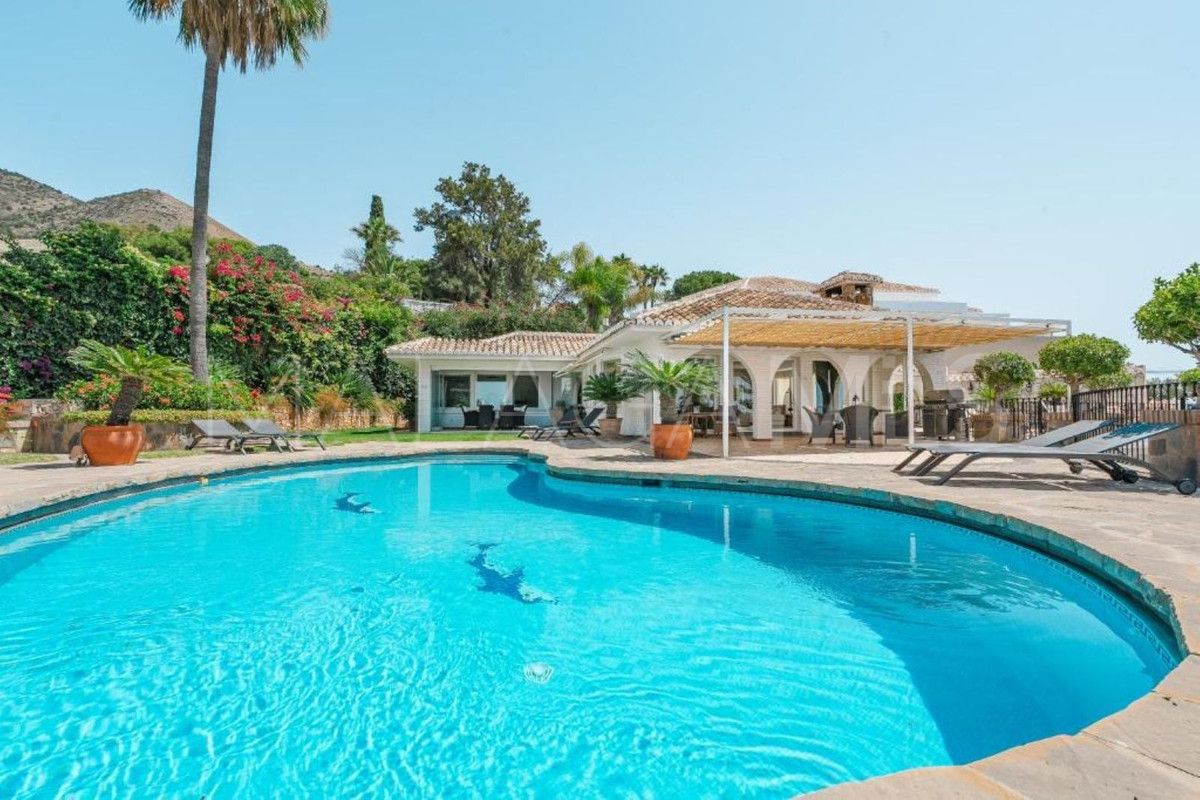 Villa for sale in Benalmadena