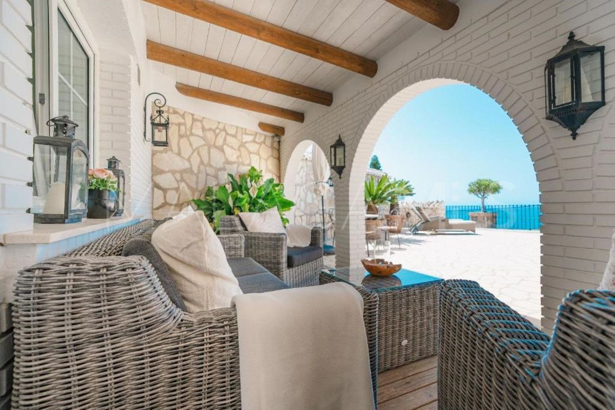 Villa for sale in Benalmadena